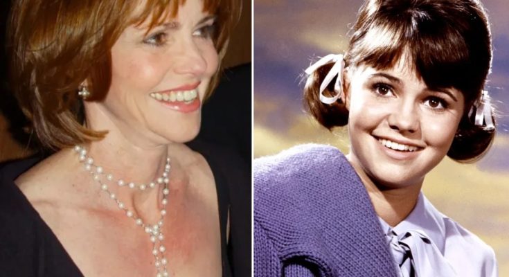 Sally Field, 76, Called ‘Ugly’ after Deciding to Age Naturally – She Found Joy in Being a Grandma of 5 Living in Ocean-View House