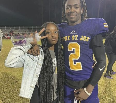 Florida high school football player, 18, dies after collapsing during Friday night game