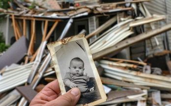 Millionaire Demolishes Old Man’s House, Unexpectedly Sees His Childhood Photo among Ruins — Story of the Day