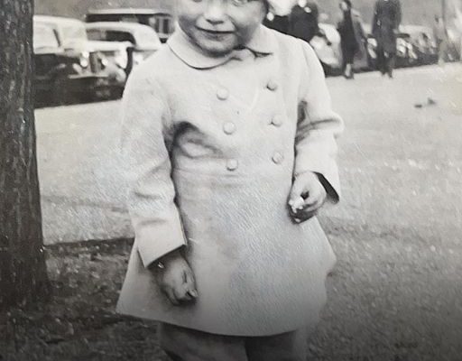 This Girl Slept in the Underground Yet Became a Famous Actress Who, at 90, Is Happy with Her Younger Husband